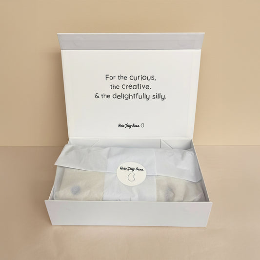 Organic Cotton Kids T-shirt - Giraffe in a Hot Air Balloon